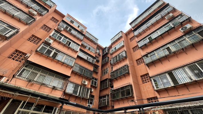 牧工商家属院外景图