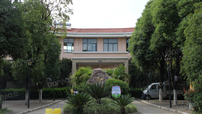 滇池融苑外景图