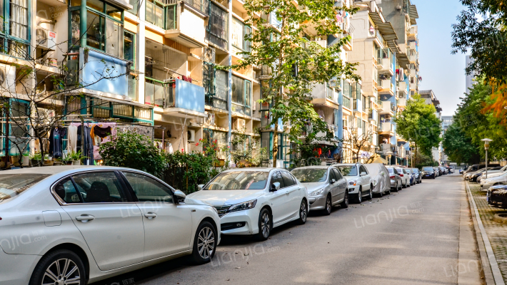 蓝色天际外景图