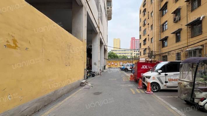 电影院家属院外景图
