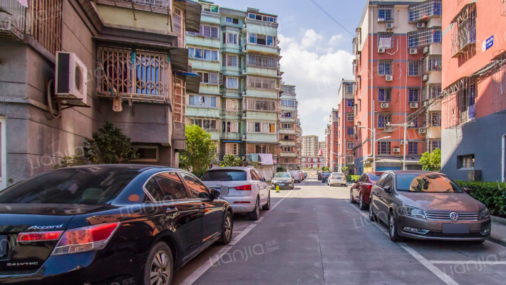 石矸北路三村外景图