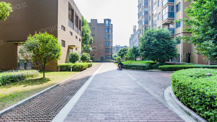 堡一大厦外景图