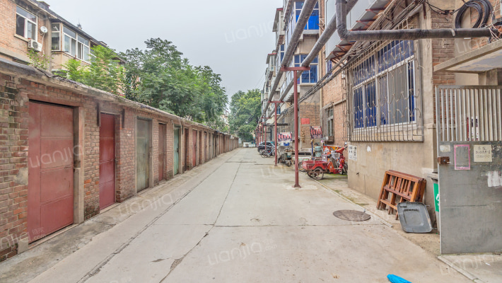 中通一局宿舍外景图