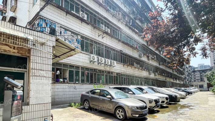 西何小区外景图