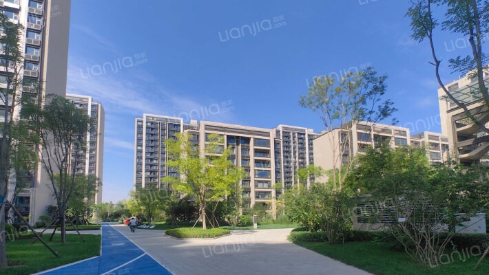 路劲公园上城外景图