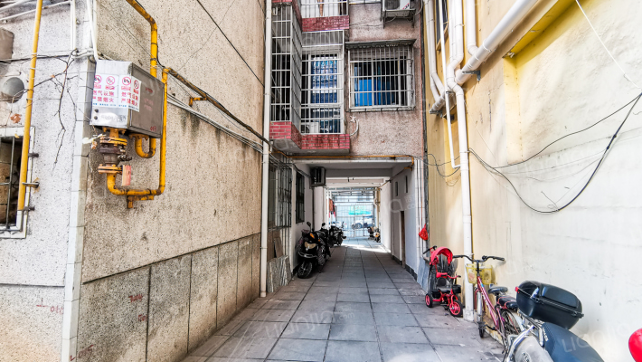 芙蓉实业公司宿舍外景图