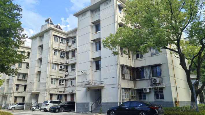 长沙航空技术学院住宅楼外景图