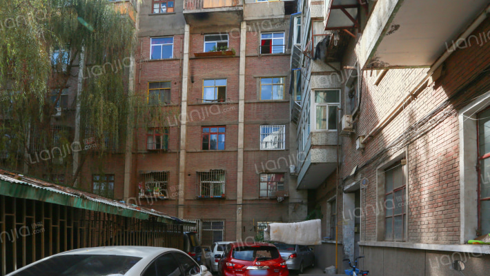 兰州东郊学校家属院外景图