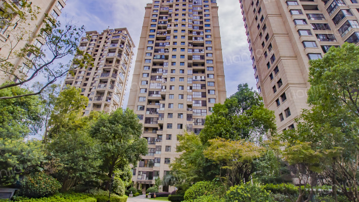 铂金湾花园外景图