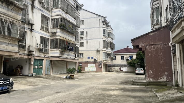 山庄小区外景图