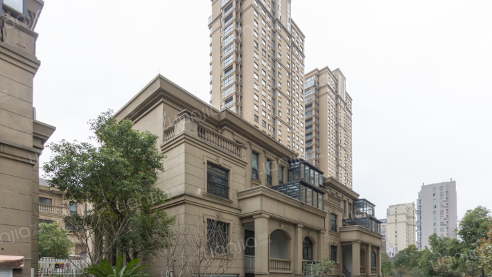 盛世钱门外景图