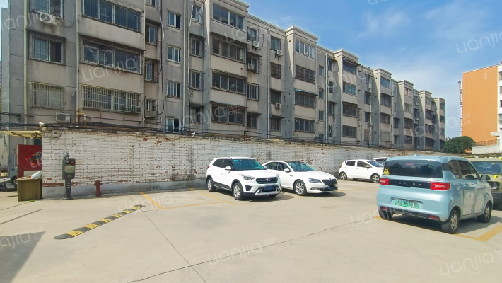 第一小学住宅楼外景图