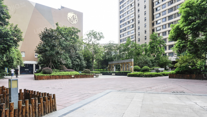 信地城市广场外景图