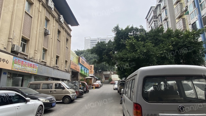 万年路72号外景图