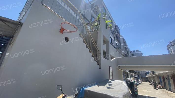 世纪商住楼外景图