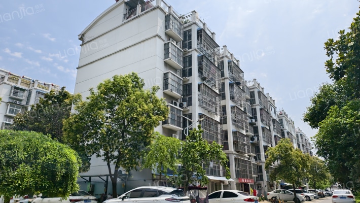 天山小区外景图