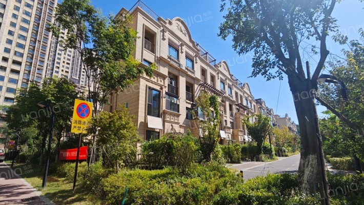 凭海临风御苑外景图