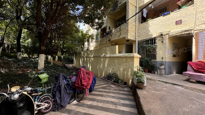 一二一大街外景图