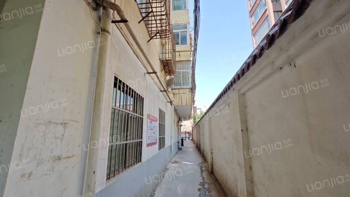 救助站家属楼外景图