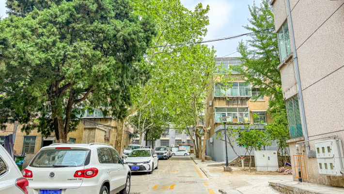 泰山医学院宿舍（天外村）外景图