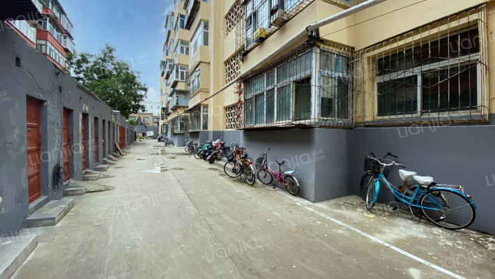 太原市财政金融学校外景图