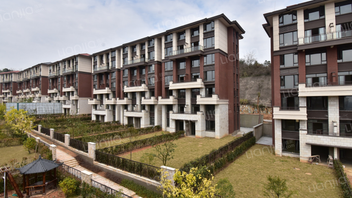 华宸龙隐山房源|户型图|小区车位|交通地址详情分析!