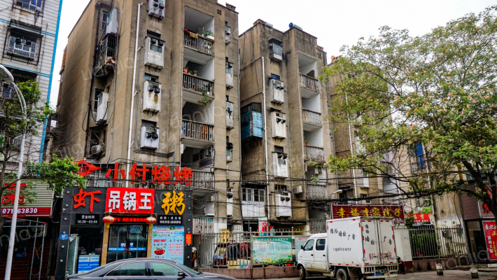 日化家属院外景图