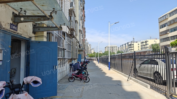 泰安东岳中学南院教师宿舍外景图