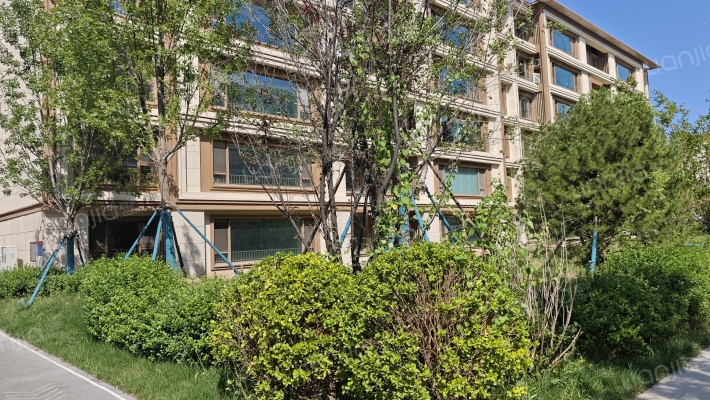 复地林与里玖邻花园外景图