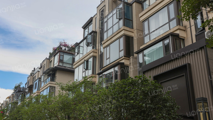 唐樾青山外景图