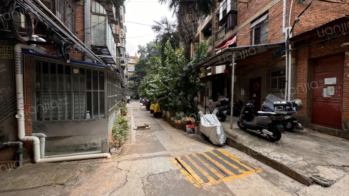 云南省第二建筑安装公司宿舍外景图