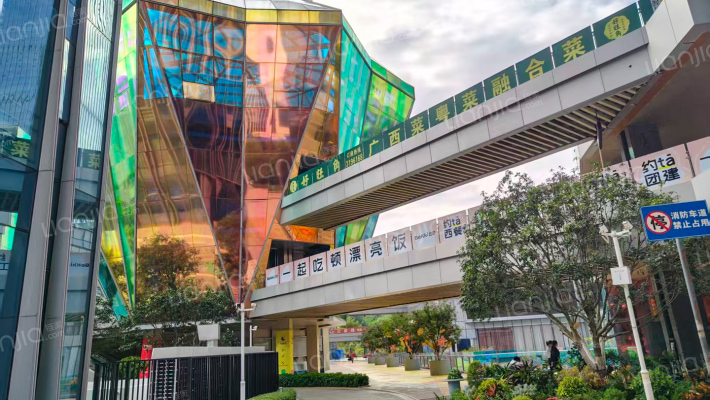 南宁绿地中心外景图