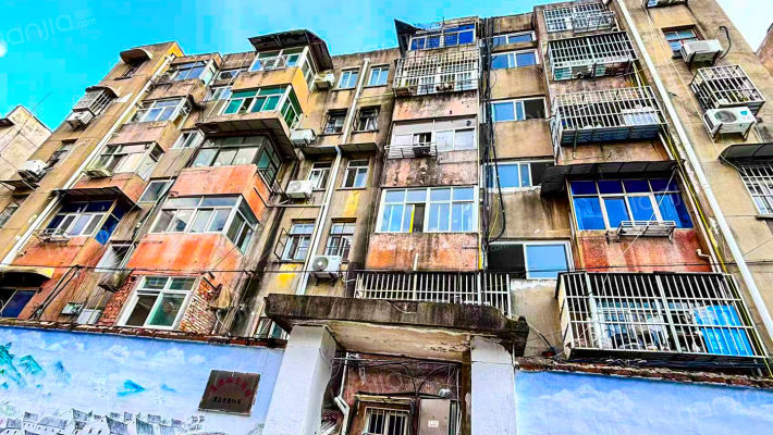 遣送站生活院外景图