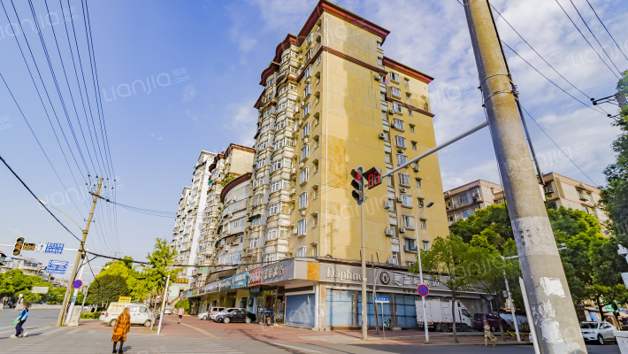 冶建花园外景图