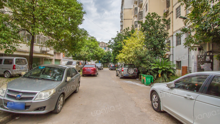 江橡宿舍二区外景图