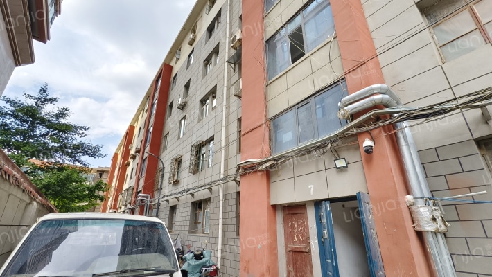 市场监管局家属院外景图