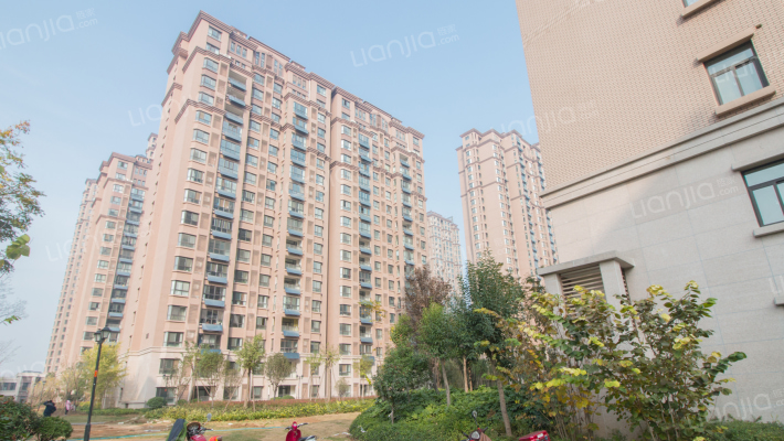 腾飞鹿鸣湖畔外景图