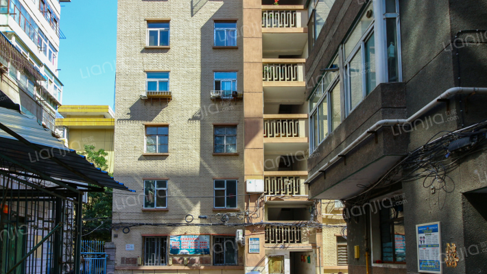 长虹厂家属院外景图