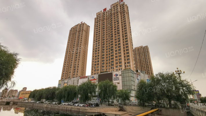 华泰财富广场外景图