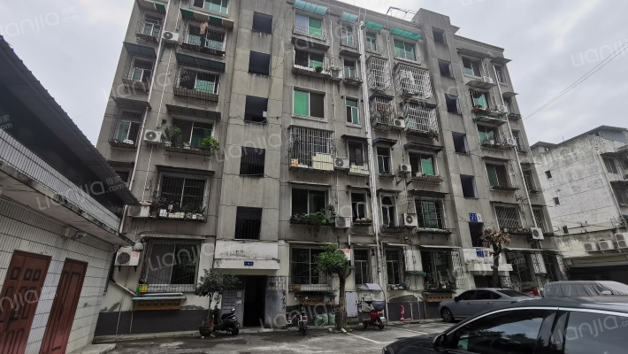 金里房产大院外景图