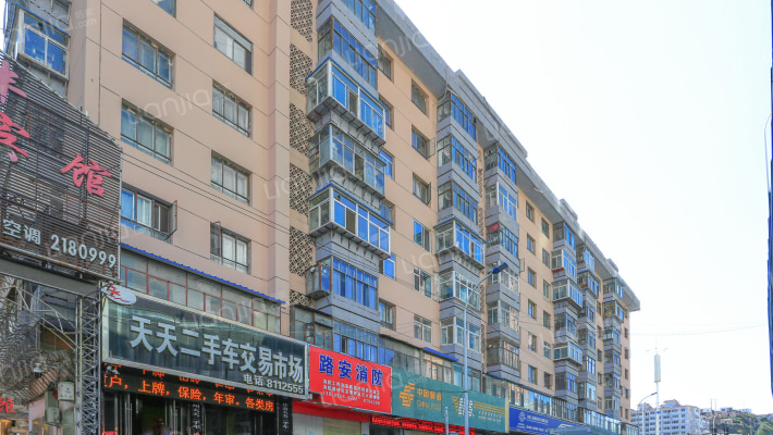 颖川堡车站家属院外景图