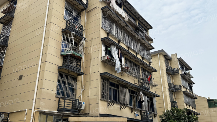 万峰三期小区外景图