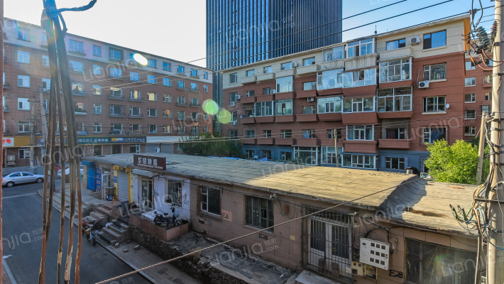 东师八舍外景图