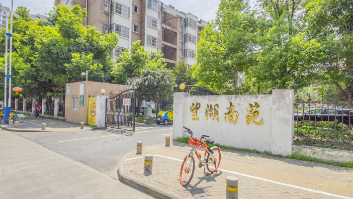 望湖南苑外景图