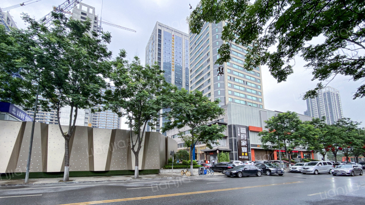 新世纪大厦外景图