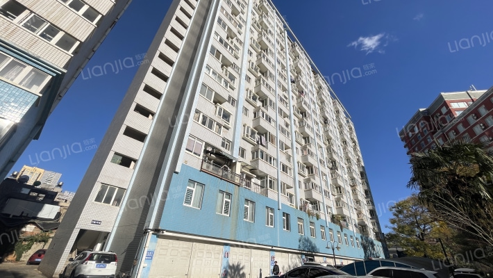 蓝色经典现代洋房外景图