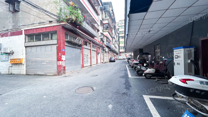 皮鞋城二路83号外景图