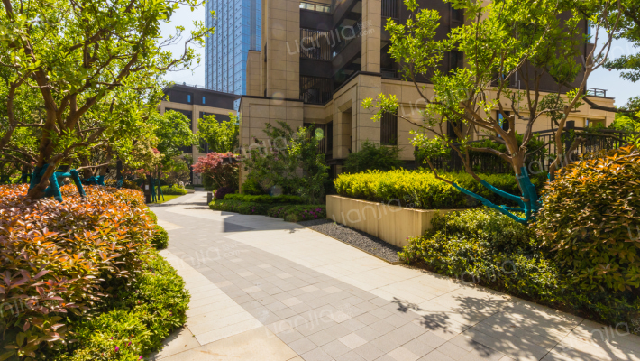 龙湖光谷城外景图