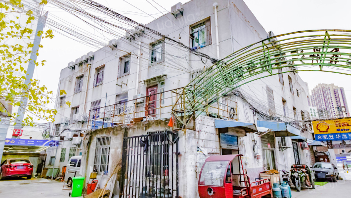 新蚌埠路贺鹏鞋业职工宿舍楼外景图
