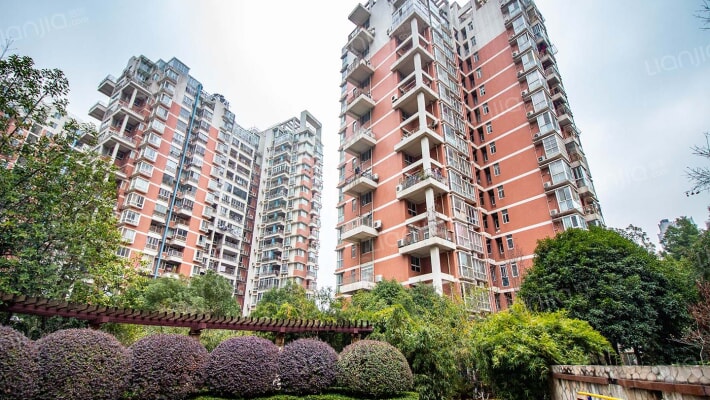 紫菘枫林上城外景图